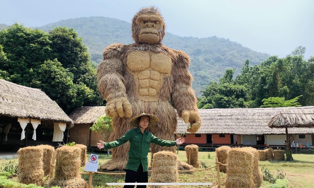 Chàng trai Tây Ninh “hô biến” đồ chơi thơ bé thành tác phẩm nghệ thuật triệu view